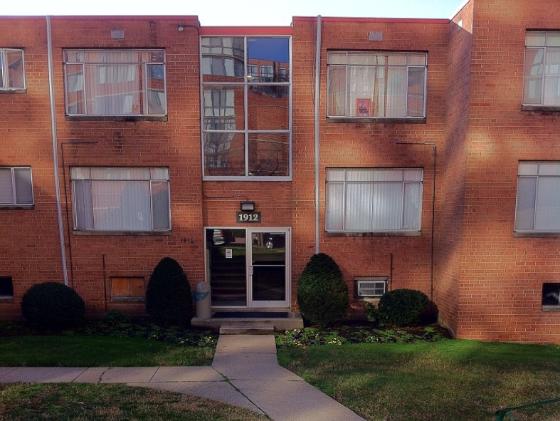 CE Scott in Arlington, VA - Foto de edificio