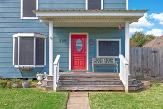 309 E 2nd St in Port Neches, TX - Building Photo - Building Photo