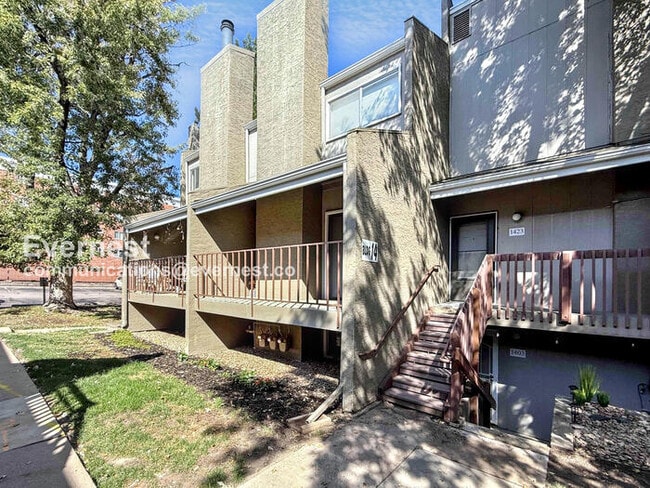5300 E Cherry Creek S Dr in Denver, CO - Foto de edificio - Building Photo