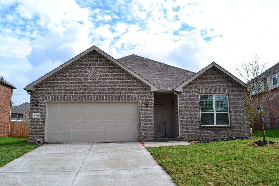 4509 Cormorant Dr in Sherman, TX - Building Photo