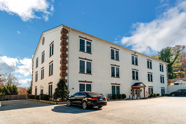 Valley Forge Terrace in Phoenixville, PA - Foto de edificio - Primary Photo