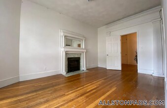 1254 Commonwealth Ave, Unit 4 in Boston, MA - Foto de edificio - Building Photo