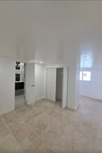 9330 SW 24th St in Miami, FL - Building Photo - Building Photo