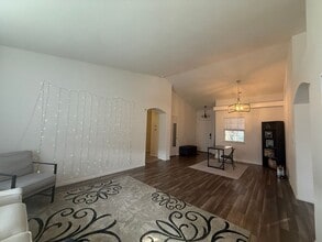 3935 E Laurel Ave in Visalia, CA - Building Photo - Building Photo