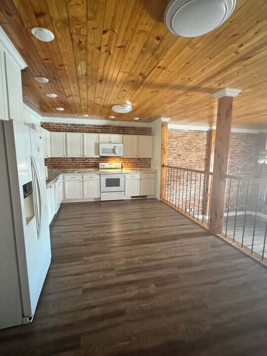 33 W Oak St-Unit -33 W Oak St in Mc Rae, GA - Building Photo