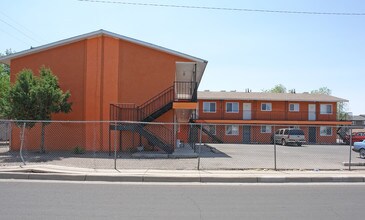Chama Court Apartments in Albuquerque, NM - Foto de edificio - Building Photo