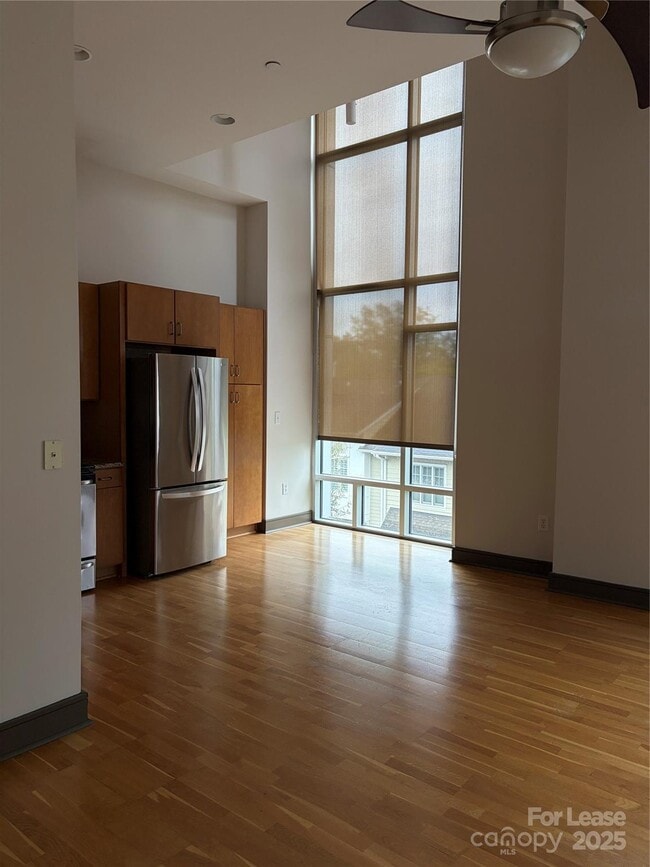 property at 2200 Lyndhurst Ave