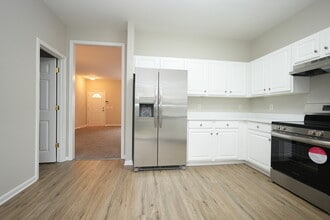 8065 Stoneham Ct in Matthews, NC - Building Photo - Building Photo