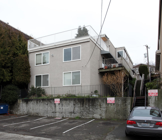 Castle Apartments in Seattle, WA - Building Photo - Building Photo