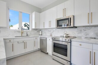 12 SE 1st Ave in Delray Beach, FL - Building Photo - Building Photo