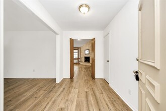8006 Oakington Dr in Houston, TX - Building Photo - Building Photo