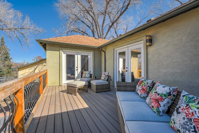 2022 Woodburn St, Unit The Emperor Upstairs #1 in Colorado Springs, CO - Foto de edificio - Building Photo