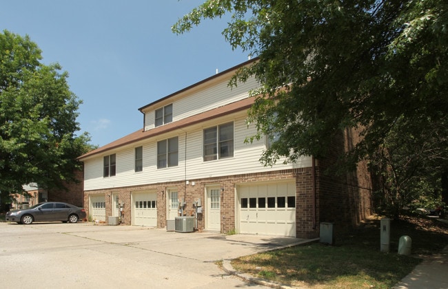 Squire Lake Townhomes in Lexington, KY - Foto de edificio - Building Photo