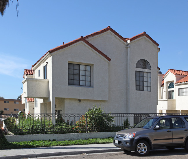 Villa Paraiso Condominiums in National City, CA - Foto de edificio - Building Photo