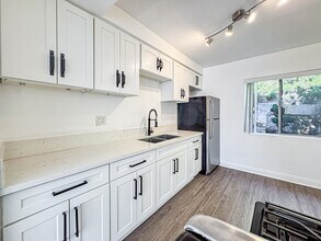 12521 Lakewood Blvd in Downey, CA - Building Photo - Building Photo