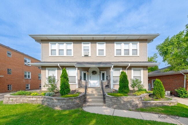 property at 818 N La Grange Rd
