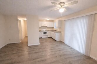 1208 34 St in Seaview, WA - Building Photo - Building Photo