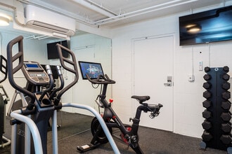 717 N Orlando Ave in West Hollywood, CA - Building Photo - Building Photo