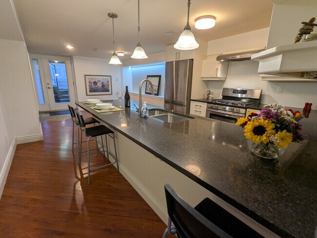 205 Indian Grv in Toronto, ON - Building Photo - Building Photo