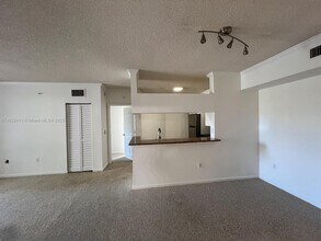 17150 N Bay Rd, Unit 2111 in Sunny Isles Beach, FL - Building Photo - Building Photo