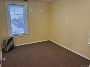 6-12 College Pl in Queens, NY - Building Photo - Building Photo