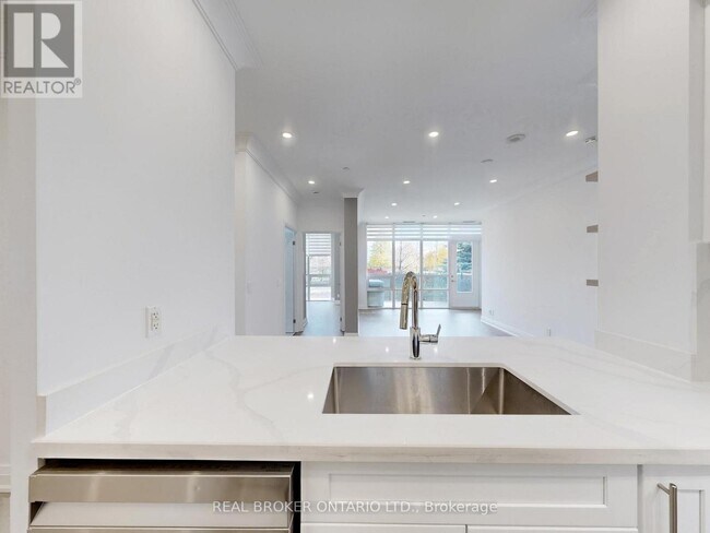 520 Steeles Ave W in Vaughan, ON - Building Photo - Building Photo