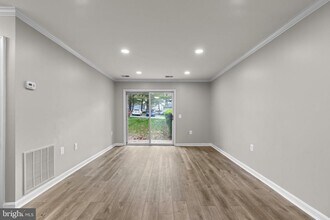 18302 Streamside Dr in Gaithersburg, MD - Building Photo - Building Photo