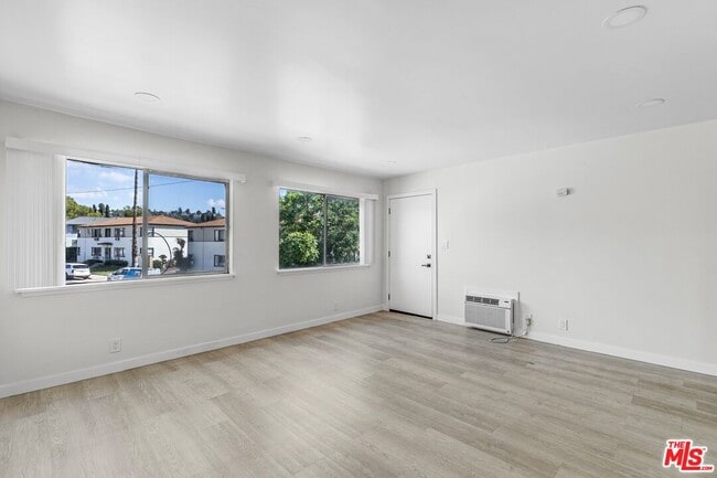 property at 129 S Avenue 64