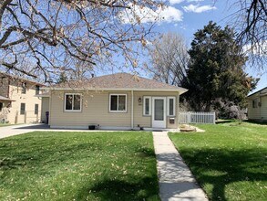 3084 S Bellaire St in Denver, CO - Building Photo - Building Photo