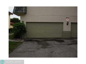 8840 NW 30th St in Coral Springs, FL - Building Photo - Building Photo