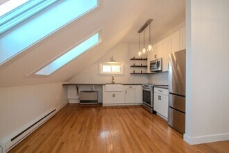 58 Portland St-Unit -#5 in Portland, ME - Building Photo - Building Photo