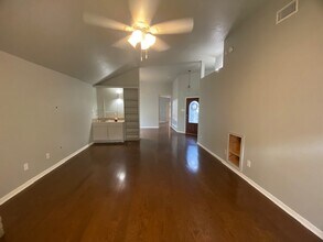 1811 Windy Knoll Dr in Houston, TX - Building Photo - Building Photo