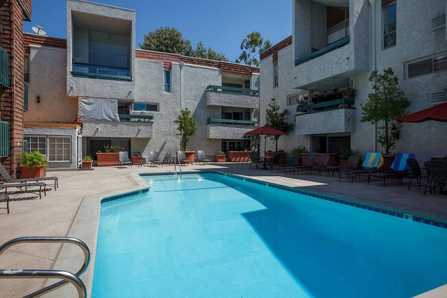 360 S Euclid Ave in Pasadena, CA - Building Photo - Building Photo