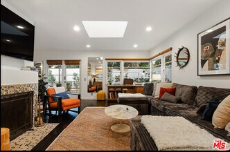 8467 Willoughby Ave in Los Angeles, CA - Building Photo - Building Photo