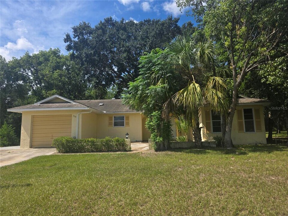 728 Bahia Cir in Ocala, FL - Building Photo