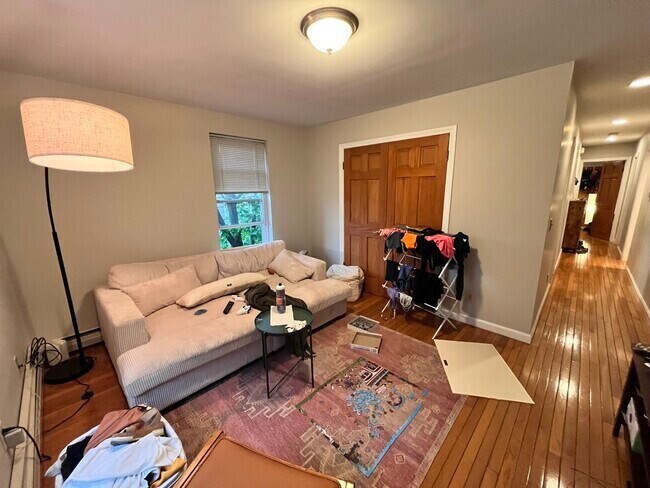 350 Allston St, Unit 2 in Cambridge, MA - Foto de edificio - Building Photo