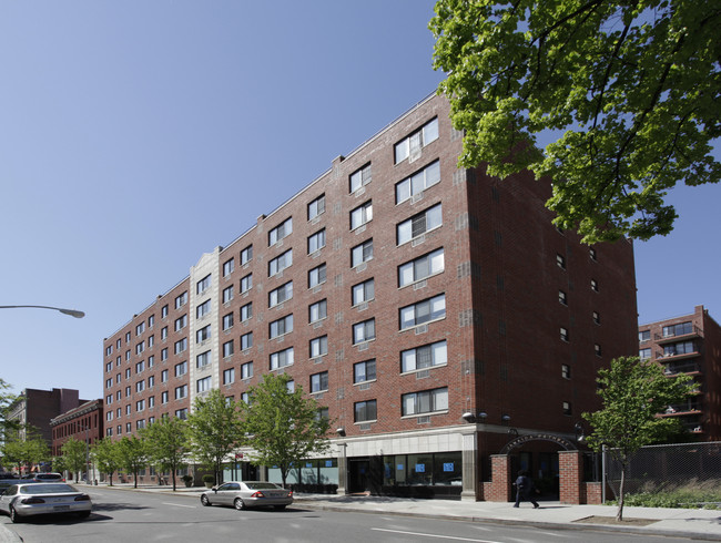 Yorkside Towers II in Jamaica, NY - Foto de edificio - Building Photo