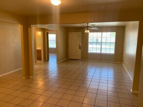 7560 Oak Chase in San Antonio, TX - Building Photo - Building Photo