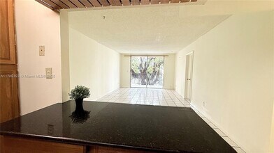 1465 NE 123rd St in Miami, FL - Building Photo - Building Photo