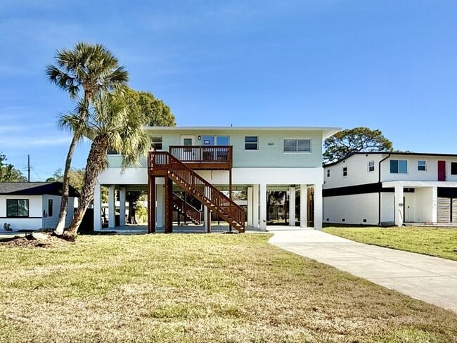 4869 Venetian Blvd NE in St. Petersburg, FL - Building Photo - Building Photo