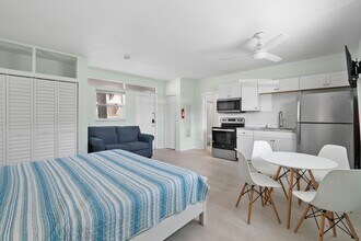 670 Hernando St in Fort Pierce, FL - Building Photo - Building Photo