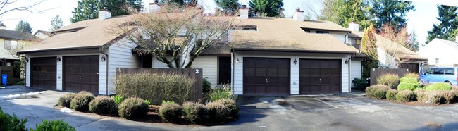 Highland Park Townhomes in Shoreline, WA - Building Photo - Building Photo