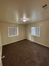 128 E 62nd St in Los Angeles, CA - Building Photo - Building Photo