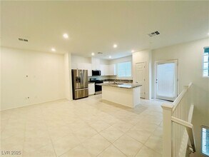 1163 Heliodor Ave in Henderson, NV - Building Photo - Building Photo