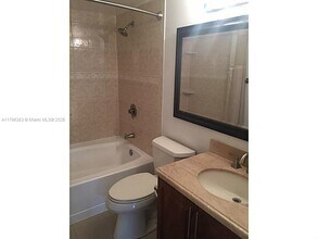12124 Saint Andrews Pl in Miramar, FL - Foto de edificio - Building Photo