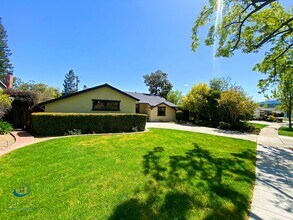 208 Lester Ln in Los Gatos, CA - Building Photo - Building Photo