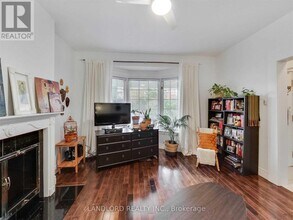 2251 Dundas St W in Toronto, ON - Building Photo - Building Photo