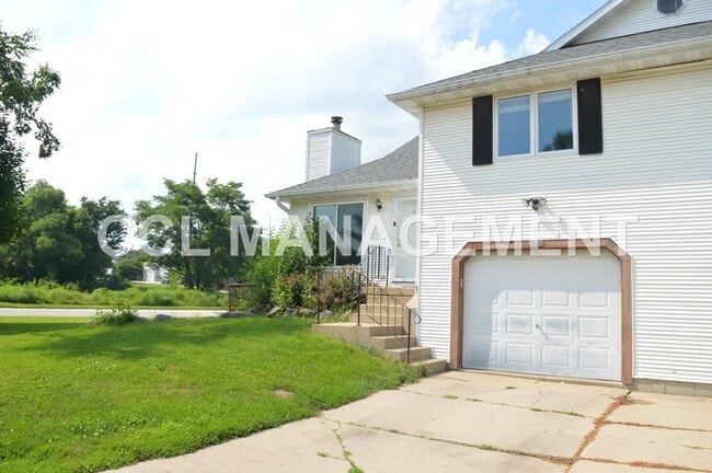 property at 2704 Norwich St