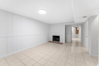 3233 Apex Cir, Unit #B in Falls Church, VA - Foto de edificio - Building Photo