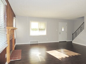 324 E 222nd St in Euclid, OH - Building Photo - Building Photo